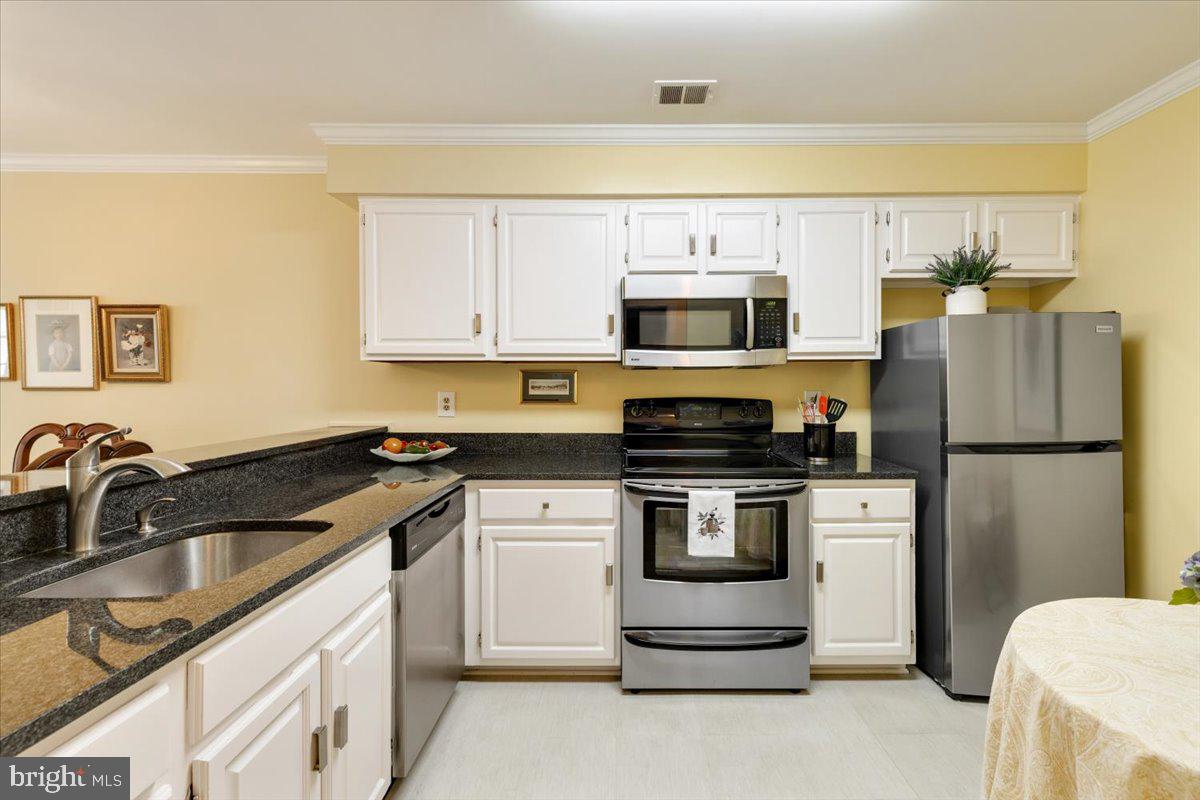 244 S REYNOLDS ST #403, ALEXANDRIA, Virginia 22304, 1 Bedroom Bedrooms, ,1 BathroomBathrooms,Residential,For sale,244 S REYNOLDS ST #403,VAAX2050344 MLS # VAAX2050344