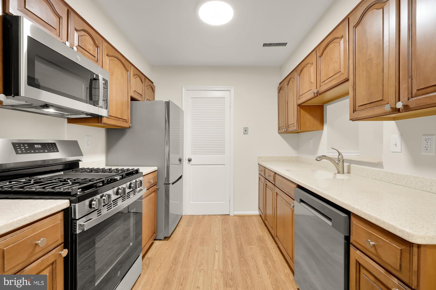 5932 COVE LANDING RD #101, BURKE, Virginia 22015, 1 Bedroom Bedrooms, ,1 BathroomBathrooms,Residential,For sale,5932 COVE LANDING RD #101,VAFX2270034 MLS # VAFX2270034