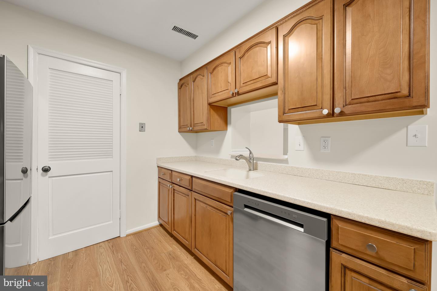 5932 COVE LANDING RD #101, BURKE, Virginia 22015, 1 Bedroom Bedrooms, ,1 BathroomBathrooms,Residential,For sale,5932 COVE LANDING RD #101,VAFX2270034 MLS # VAFX2270034