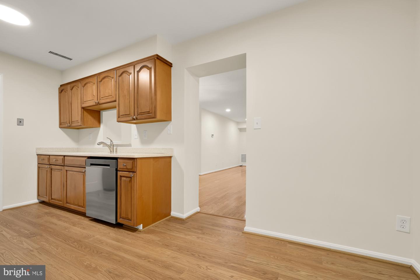 5932 COVE LANDING RD #101, BURKE, Virginia 22015, 1 Bedroom Bedrooms, ,1 BathroomBathrooms,Residential,For sale,5932 COVE LANDING RD #101,VAFX2270034 MLS # VAFX2270034