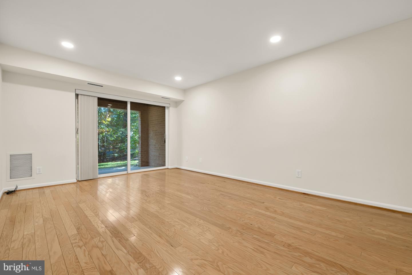 5932 COVE LANDING RD #101, BURKE, Virginia 22015, 1 Bedroom Bedrooms, ,1 BathroomBathrooms,Residential,For sale,5932 COVE LANDING RD #101,VAFX2270034 MLS # VAFX2270034
