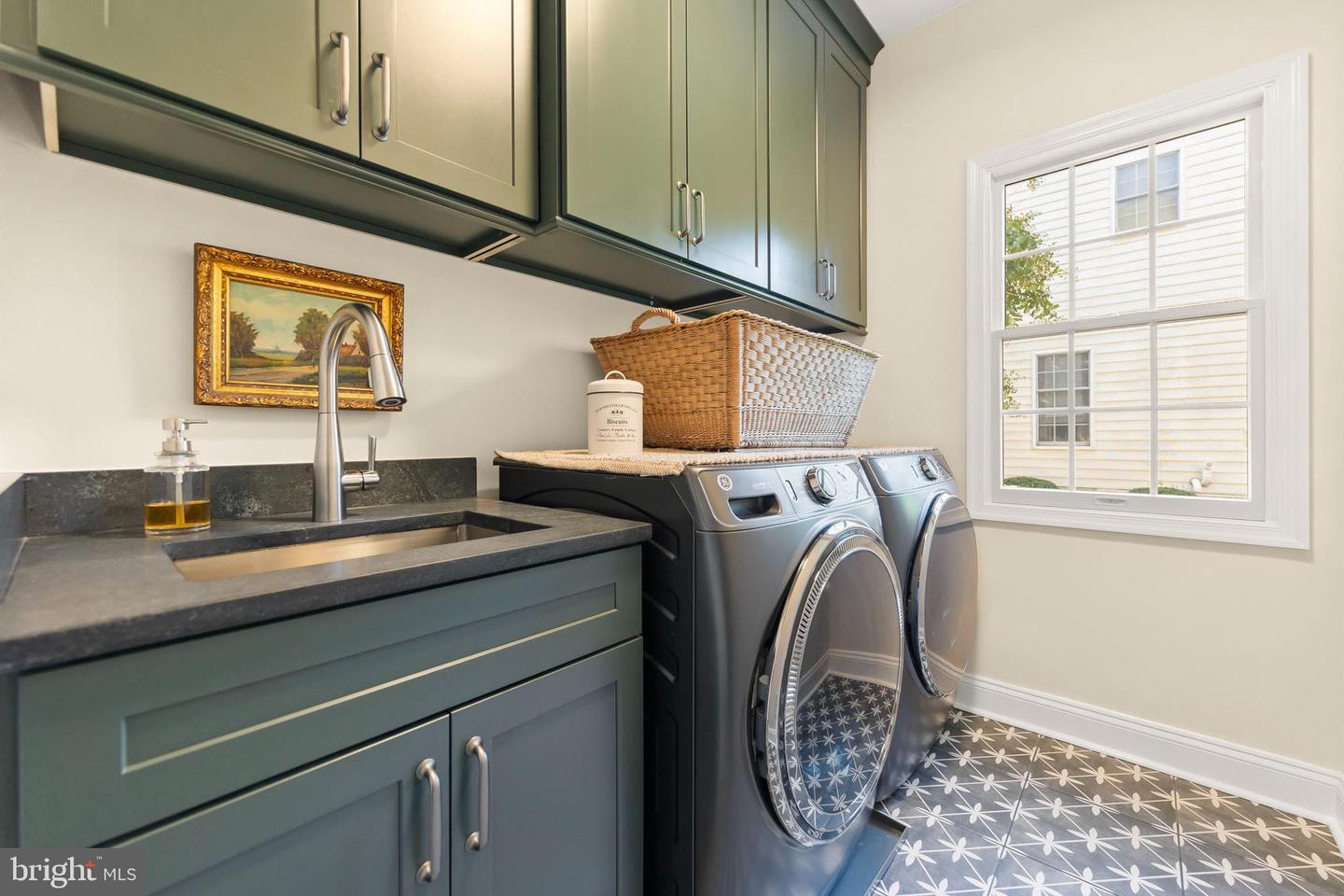 922 MEADOW CT, WINCHESTER, Virginia 22601, 4 Bedrooms Bedrooms, 11 Rooms Rooms,4 BathroomsBathrooms,Residential,For sale,922 MEADOW CT,VAWI2009178 MLS # VAWI2009178