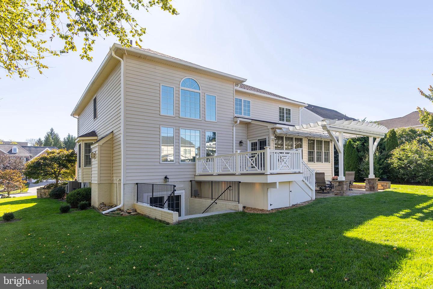 922 MEADOW CT, WINCHESTER, Virginia 22601, 4 Bedrooms Bedrooms, 11 Rooms Rooms,4 BathroomsBathrooms,Residential,For sale,922 MEADOW CT,VAWI2009178 MLS # VAWI2009178