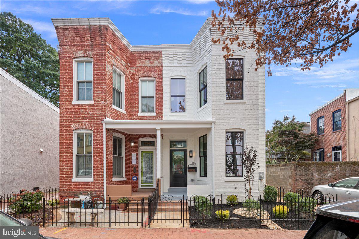1007 C ST NE, WASHINGTON, District Of Columbia 20002, 4 Bedrooms Bedrooms, 12 Rooms Rooms,3 BathroomsBathrooms,Residential,For sale,1007 C ST NE,DCDC2225328 MLS # DCDC2225328
