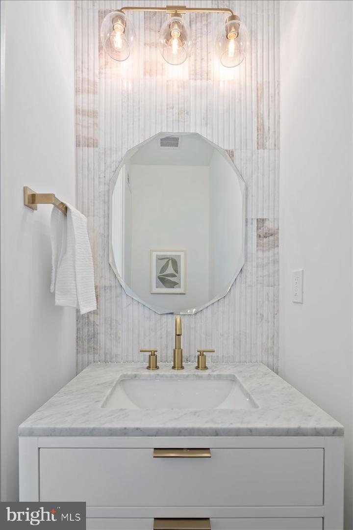 1007 C ST NE, WASHINGTON, District Of Columbia 20002, 4 Bedrooms Bedrooms, 12 Rooms Rooms,3 BathroomsBathrooms,Residential,For sale,1007 C ST NE,DCDC2225328 MLS # DCDC2225328