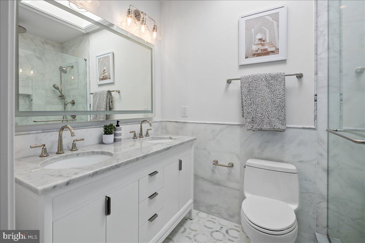 1007 C ST NE, WASHINGTON, District Of Columbia 20002, 4 Bedrooms Bedrooms, 12 Rooms Rooms,3 BathroomsBathrooms,Residential,For sale,1007 C ST NE,DCDC2225328 MLS # DCDC2225328