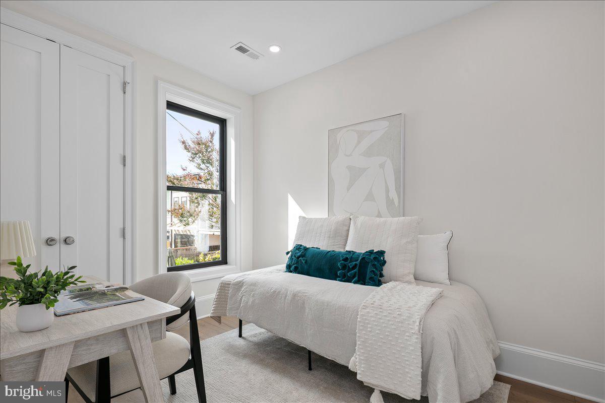 1007 C ST NE, WASHINGTON, District Of Columbia 20002, 4 Bedrooms Bedrooms, 12 Rooms Rooms,3 BathroomsBathrooms,Residential,For sale,1007 C ST NE,DCDC2225328 MLS # DCDC2225328