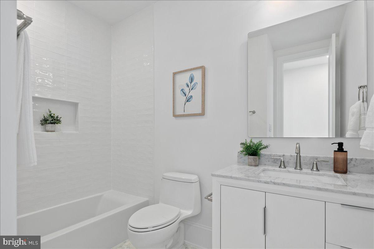 1007 C ST NE, WASHINGTON, District Of Columbia 20002, 4 Bedrooms Bedrooms, 12 Rooms Rooms,3 BathroomsBathrooms,Residential,For sale,1007 C ST NE,DCDC2225328 MLS # DCDC2225328