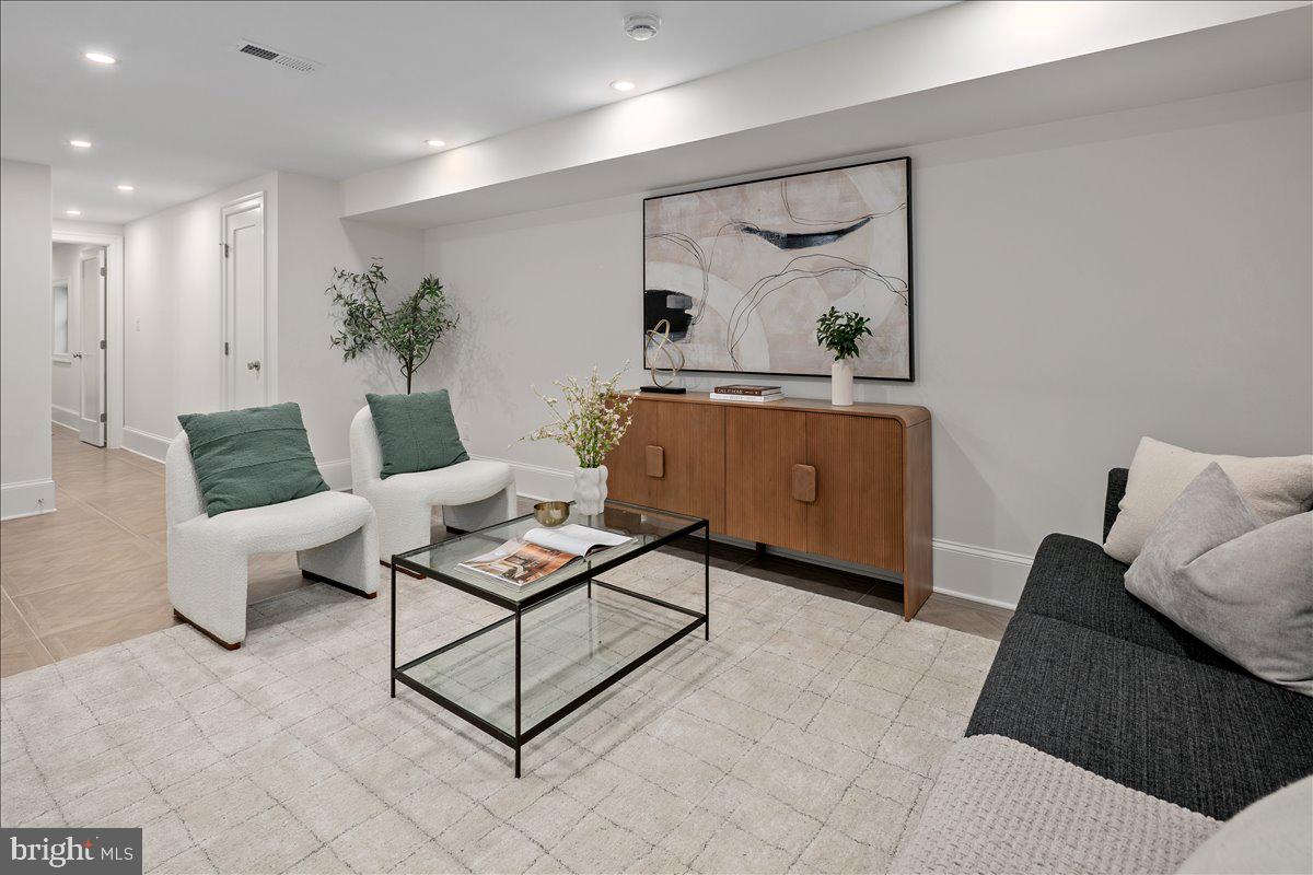 1007 C ST NE, WASHINGTON, District Of Columbia 20002, 4 Bedrooms Bedrooms, 12 Rooms Rooms,3 BathroomsBathrooms,Residential,For sale,1007 C ST NE,DCDC2225328 MLS # DCDC2225328