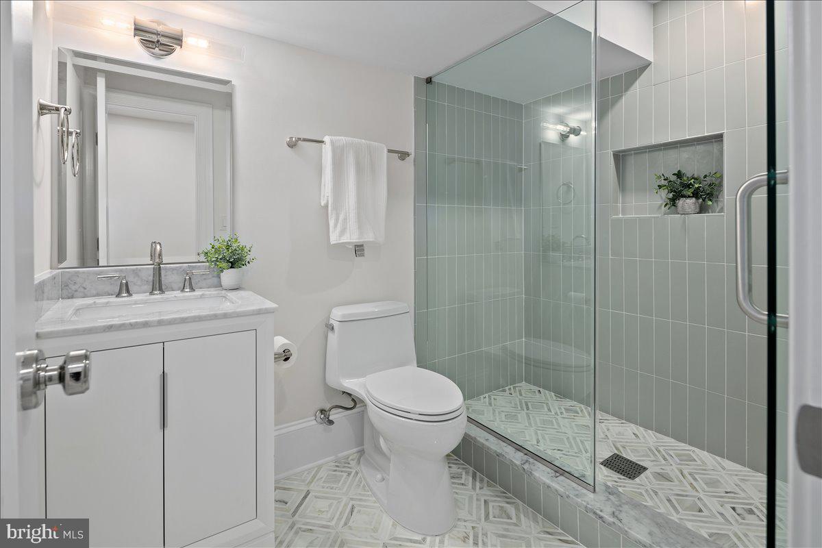 1007 C ST NE, WASHINGTON, District Of Columbia 20002, 4 Bedrooms Bedrooms, 12 Rooms Rooms,3 BathroomsBathrooms,Residential,For sale,1007 C ST NE,DCDC2225328 MLS # DCDC2225328