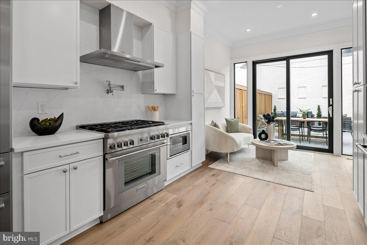 1007 C ST NE, WASHINGTON, District Of Columbia 20002, 4 Bedrooms Bedrooms, 12 Rooms Rooms,3 BathroomsBathrooms,Residential,For sale,1007 C ST NE,DCDC2225328 MLS # DCDC2225328