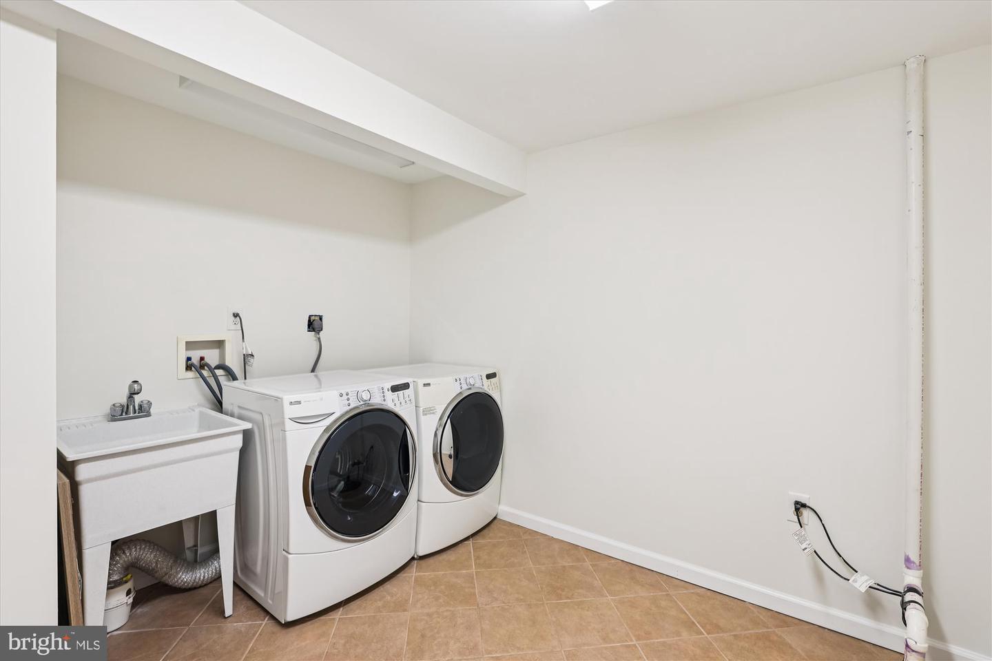 11767 ARBOR GLEN WAY, RESTON, Virginia 20194, 3 Bedrooms Bedrooms, 14 Rooms Rooms,3 BathroomsBathrooms,Residential,For sale,11767 ARBOR GLEN WAY,VAFX2272516 MLS # VAFX2272516