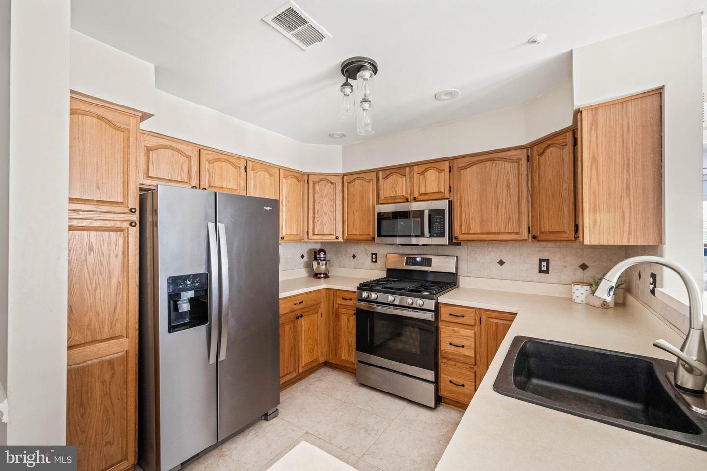 6602 THACKWELL WAY #C, ALEXANDRIA, Virginia 22315, 2 Bedrooms Bedrooms, ,2 BathroomsBathrooms,Residential,For sale,6602 THACKWELL WAY #C,VAFX2272602 MLS # VAFX2272602
