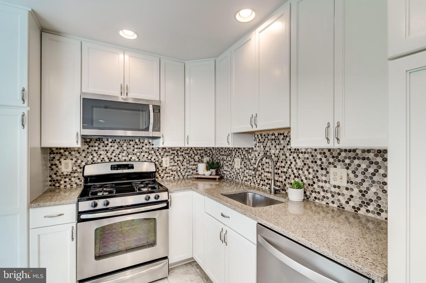 43208 CARDSTON PL, LEESBURG, Virginia 20176, 5 Bedrooms Bedrooms, ,3 BathroomsBathrooms,Residential,For sale,43208 CARDSTON PL,VALO2108190 MLS # VALO2108190