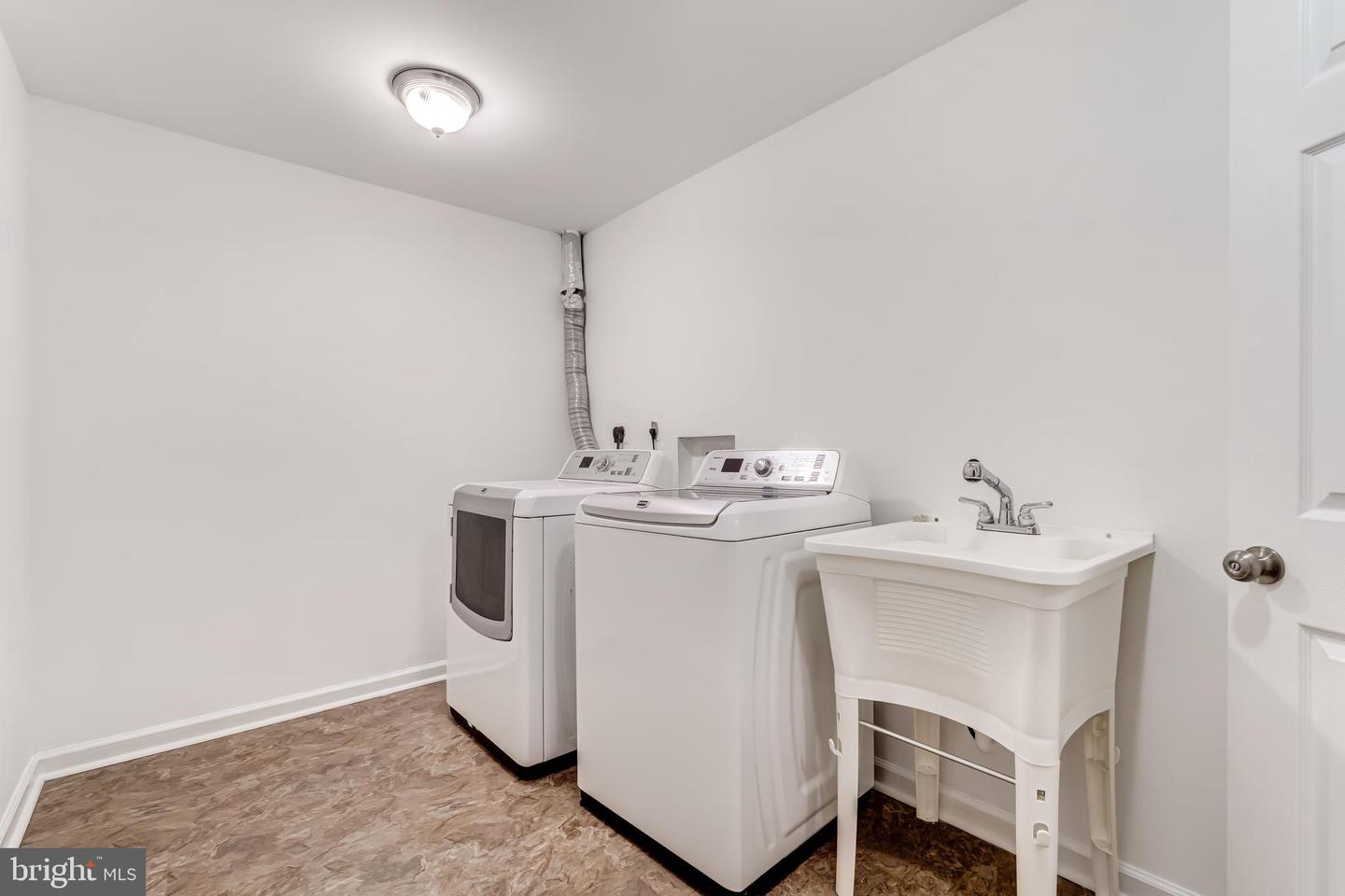 43208 CARDSTON PL, LEESBURG, Virginia 20176, 5 Bedrooms Bedrooms, ,3 BathroomsBathrooms,Residential,For sale,43208 CARDSTON PL,VALO2108190 MLS # VALO2108190