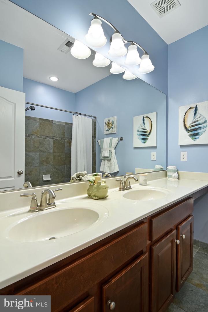 15333 WITS END DR, WOODBRIDGE, Virginia 22193, 6 Bedrooms Bedrooms, 3 Rooms Rooms,4 BathroomsBathrooms,Residential,For sale,15333 WITS END DR,VAPW2105342 MLS # VAPW2105342
