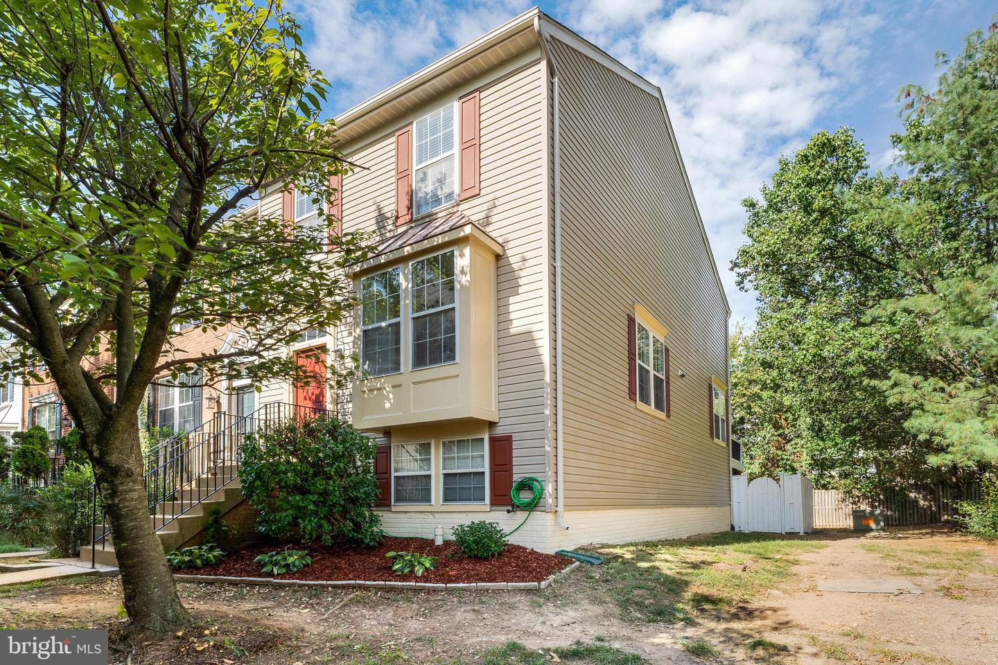 23017 POTOMAC HILL SQ, STERLING, Virginia 20166, 3 Bedrooms Bedrooms, ,3 BathroomsBathrooms,Residential,For sale,23017 POTOMAC HILL SQ,VALO2108208 MLS # VALO2108208