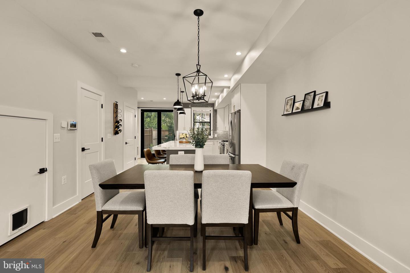 1117 QUEEN ST, ALEXANDRIA, Virginia 22314, 2 Bedrooms Bedrooms, ,2 BathroomsBathrooms,Residential,For sale,1117 QUEEN ST,VAAX2050482 MLS # VAAX2050482