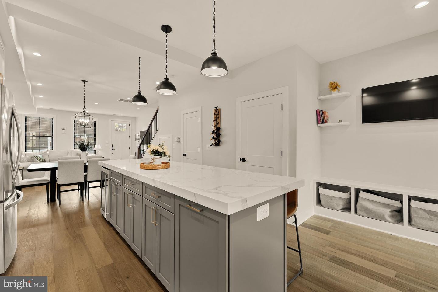 1117 QUEEN ST, ALEXANDRIA, Virginia 22314, 2 Bedrooms Bedrooms, ,2 BathroomsBathrooms,Residential,For sale,1117 QUEEN ST,VAAX2050482 MLS # VAAX2050482