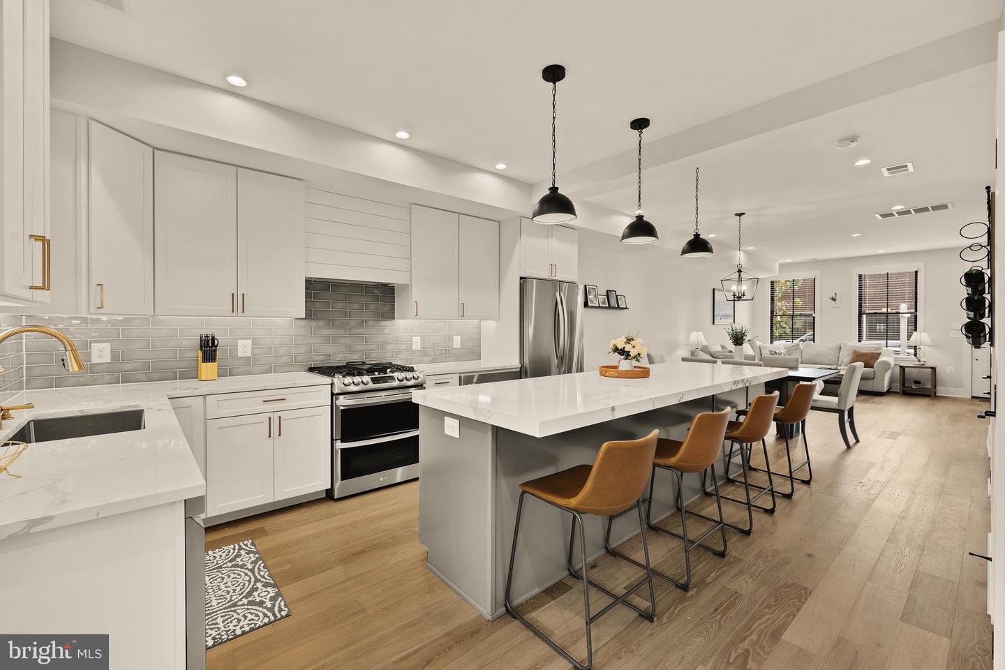 1117 QUEEN ST, ALEXANDRIA, Virginia 22314, 2 Bedrooms Bedrooms, ,2 BathroomsBathrooms,Residential,For sale,1117 QUEEN ST,VAAX2050482 MLS # VAAX2050482