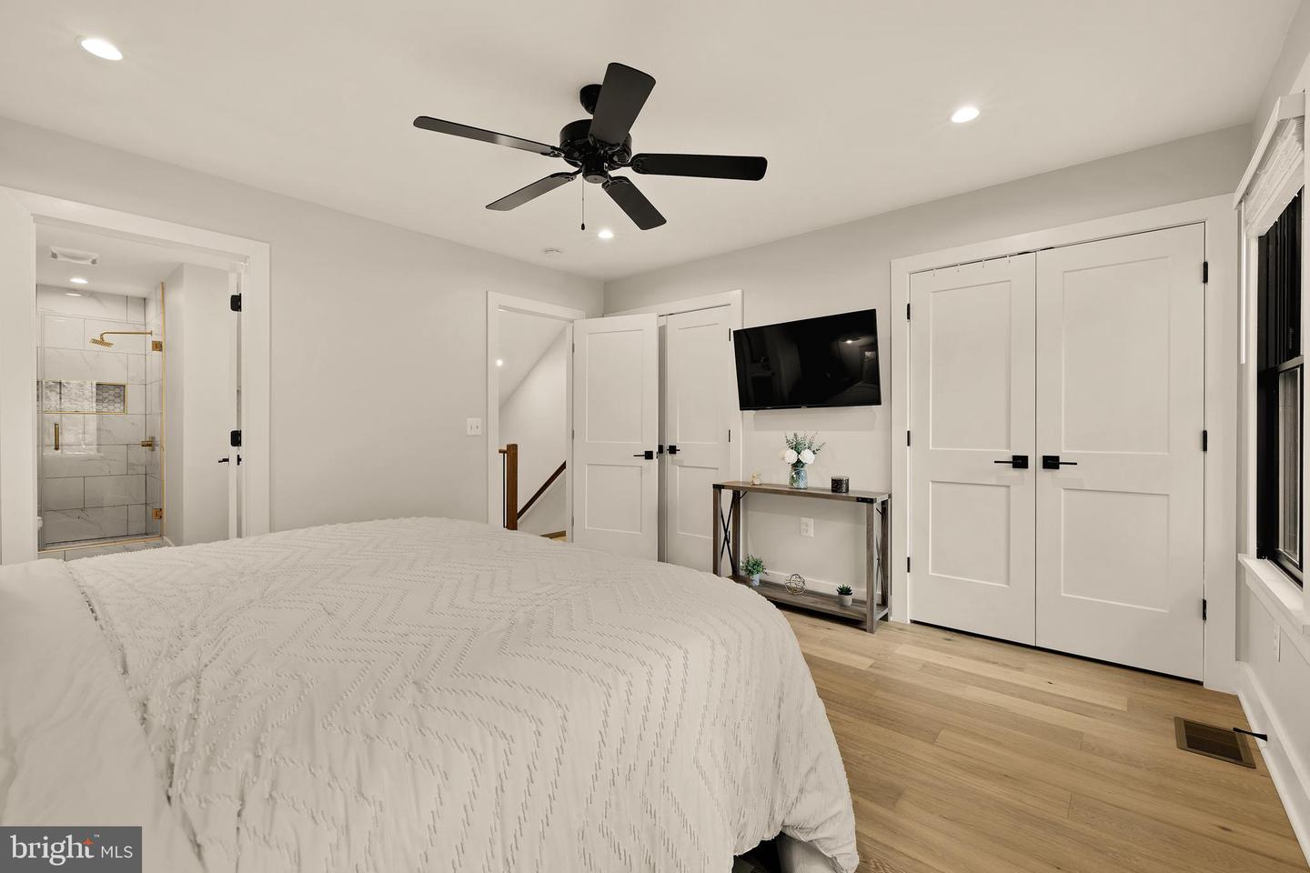 1117 QUEEN ST, ALEXANDRIA, Virginia 22314, 2 Bedrooms Bedrooms, ,2 BathroomsBathrooms,Residential,For sale,1117 QUEEN ST,VAAX2050482 MLS # VAAX2050482
