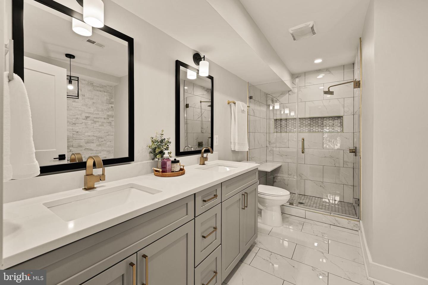 1117 QUEEN ST, ALEXANDRIA, Virginia 22314, 2 Bedrooms Bedrooms, ,2 BathroomsBathrooms,Residential,For sale,1117 QUEEN ST,VAAX2050482 MLS # VAAX2050482