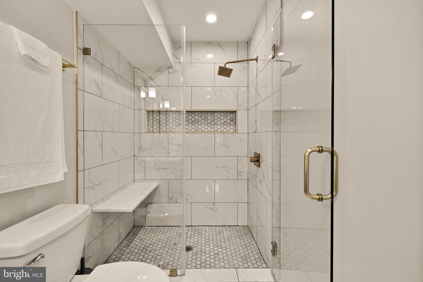 1117 QUEEN ST, ALEXANDRIA, Virginia 22314, 2 Bedrooms Bedrooms, ,2 BathroomsBathrooms,Residential,For sale,1117 QUEEN ST,VAAX2050482 MLS # VAAX2050482