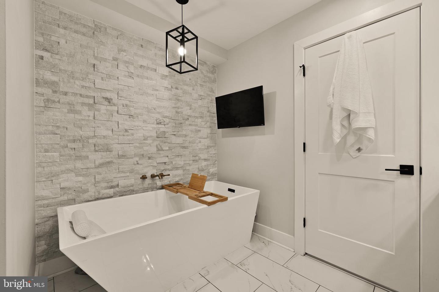 1117 QUEEN ST, ALEXANDRIA, Virginia 22314, 2 Bedrooms Bedrooms, ,2 BathroomsBathrooms,Residential,For sale,1117 QUEEN ST,VAAX2050482 MLS # VAAX2050482
