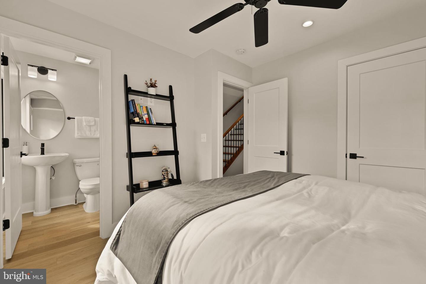 1117 QUEEN ST, ALEXANDRIA, Virginia 22314, 2 Bedrooms Bedrooms, ,2 BathroomsBathrooms,Residential,For sale,1117 QUEEN ST,VAAX2050482 MLS # VAAX2050482