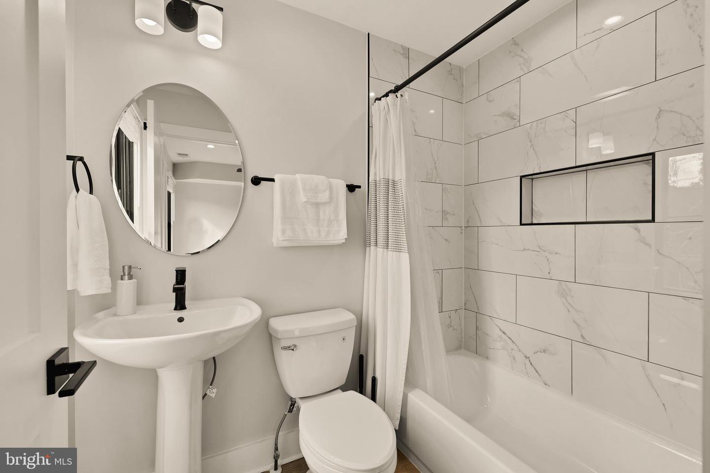 1117 QUEEN ST, ALEXANDRIA, Virginia 22314, 2 Bedrooms Bedrooms, ,2 BathroomsBathrooms,Residential,For sale,1117 QUEEN ST,VAAX2050482 MLS # VAAX2050482