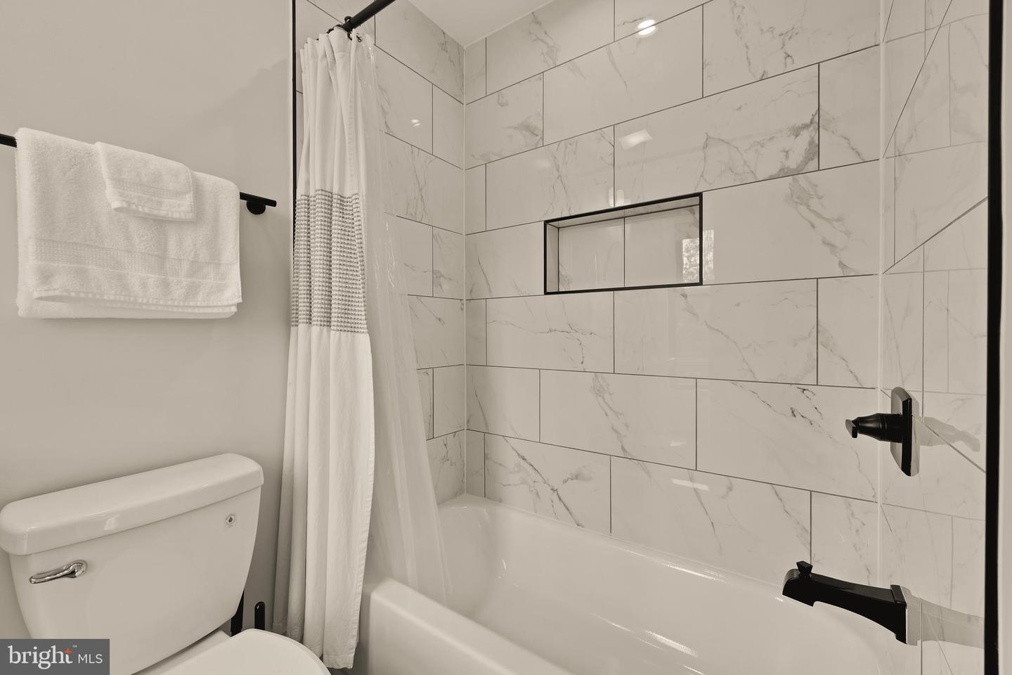 1117 QUEEN ST, ALEXANDRIA, Virginia 22314, 2 Bedrooms Bedrooms, ,2 BathroomsBathrooms,Residential,For sale,1117 QUEEN ST,VAAX2050482 MLS # VAAX2050482