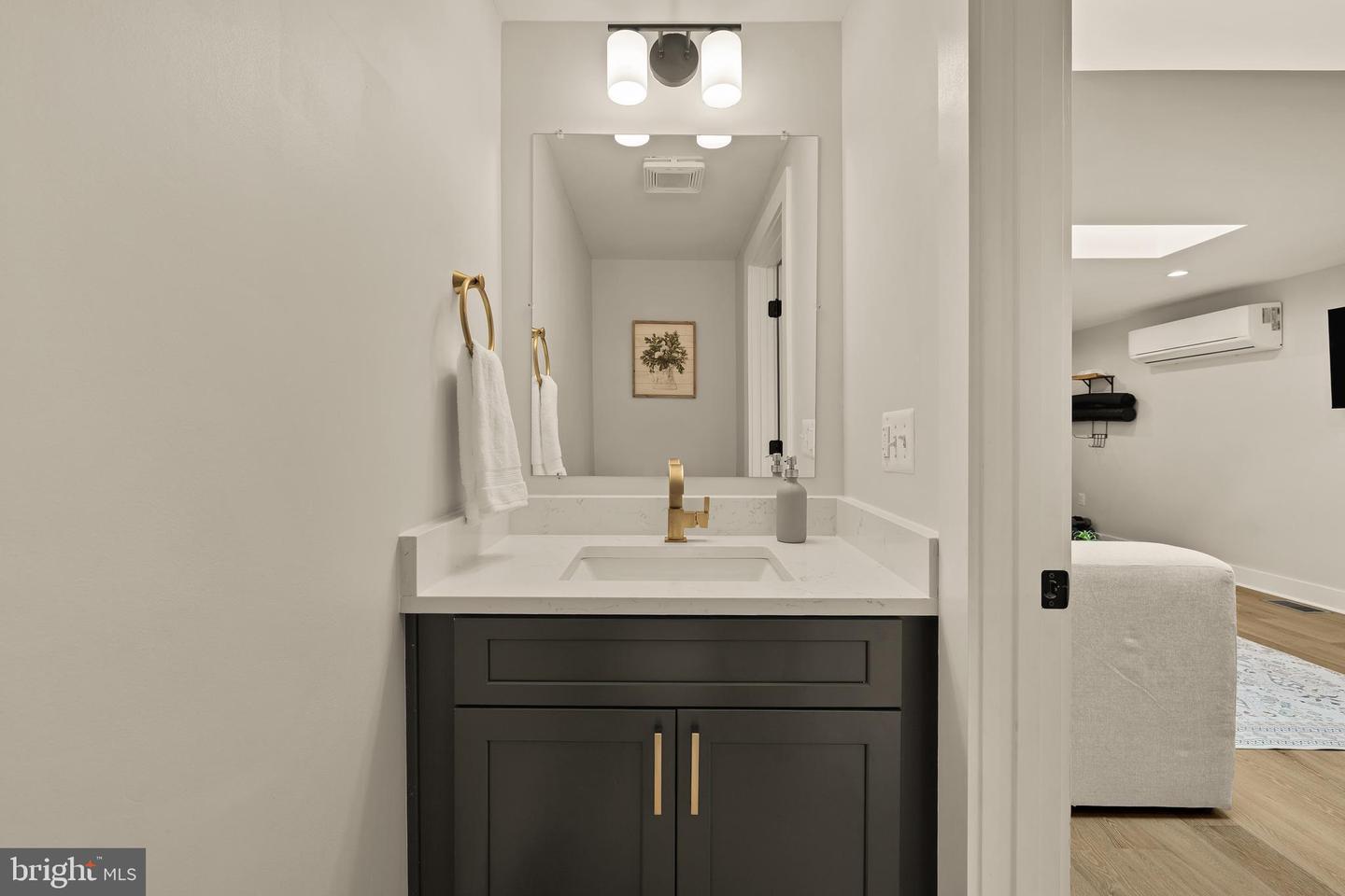 1117 QUEEN ST, ALEXANDRIA, Virginia 22314, 2 Bedrooms Bedrooms, ,2 BathroomsBathrooms,Residential,For sale,1117 QUEEN ST,VAAX2050482 MLS # VAAX2050482