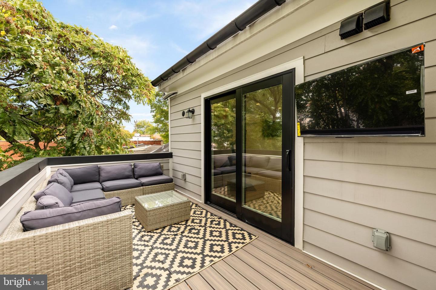 1117 QUEEN ST, ALEXANDRIA, Virginia 22314, 2 Bedrooms Bedrooms, ,2 BathroomsBathrooms,Residential,For sale,1117 QUEEN ST,VAAX2050482 MLS # VAAX2050482