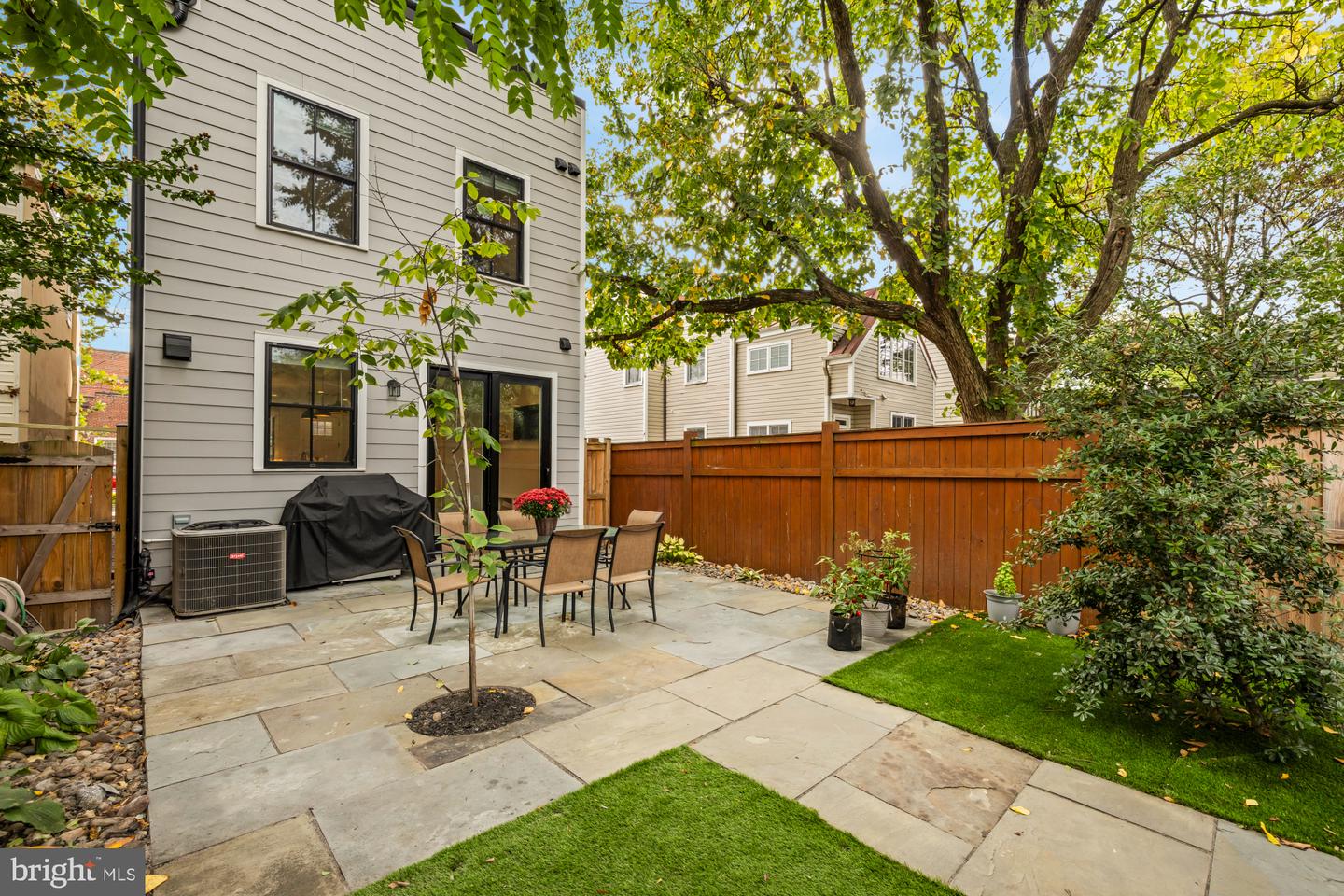 1117 QUEEN ST, ALEXANDRIA, Virginia 22314, 2 Bedrooms Bedrooms, ,2 BathroomsBathrooms,Residential,For sale,1117 QUEEN ST,VAAX2050482 MLS # VAAX2050482