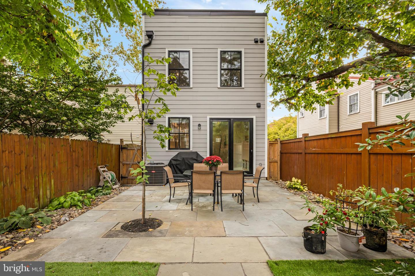 1117 QUEEN ST, ALEXANDRIA, Virginia 22314, 2 Bedrooms Bedrooms, ,2 BathroomsBathrooms,Residential,For sale,1117 QUEEN ST,VAAX2050482 MLS # VAAX2050482