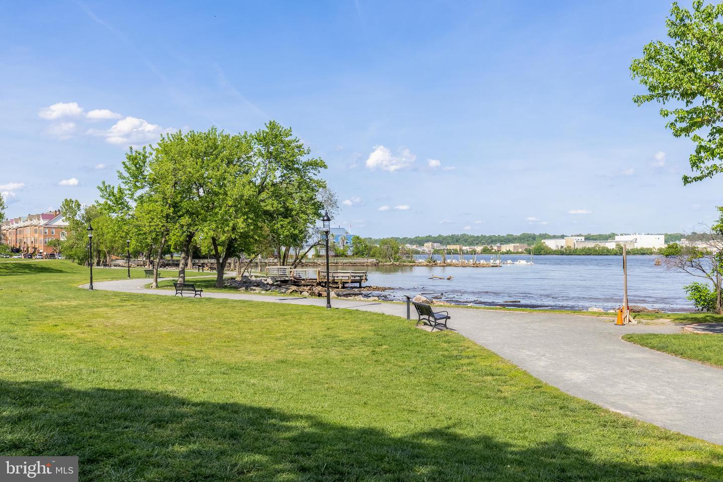 1117 QUEEN ST, ALEXANDRIA, Virginia 22314, 2 Bedrooms Bedrooms, ,2 BathroomsBathrooms,Residential,For sale,1117 QUEEN ST,VAAX2050482 MLS # VAAX2050482