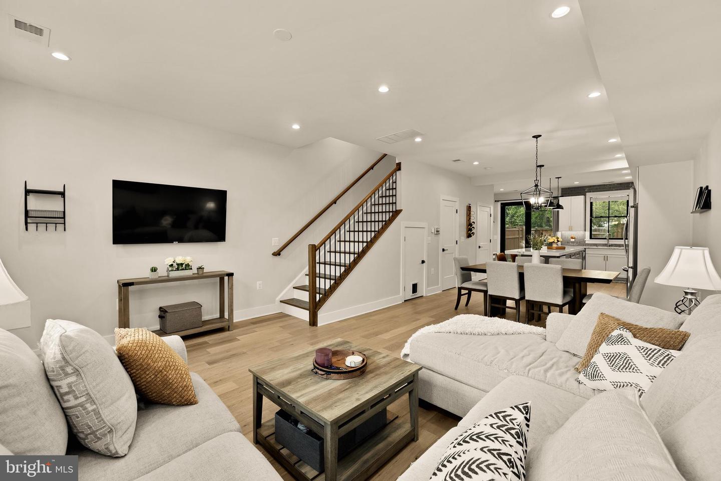 1117 QUEEN ST, ALEXANDRIA, Virginia 22314, 2 Bedrooms Bedrooms, ,2 BathroomsBathrooms,Residential,For sale,1117 QUEEN ST,VAAX2050482 MLS # VAAX2050482