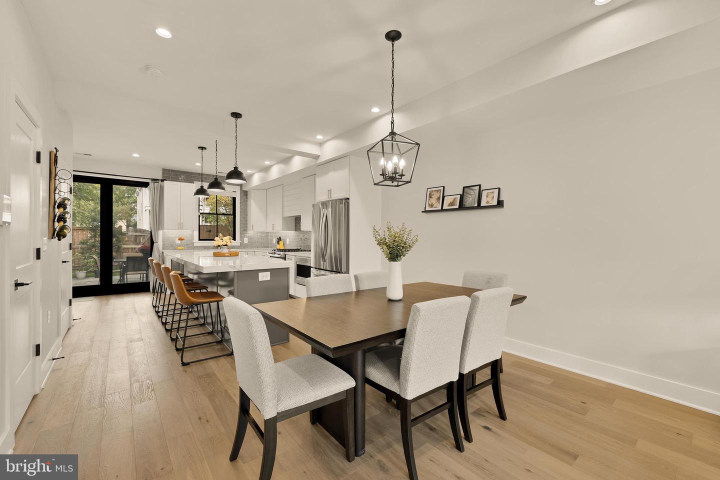 1117 QUEEN ST, ALEXANDRIA, Virginia 22314, 2 Bedrooms Bedrooms, ,2 BathroomsBathrooms,Residential,For sale,1117 QUEEN ST,VAAX2050482 MLS # VAAX2050482