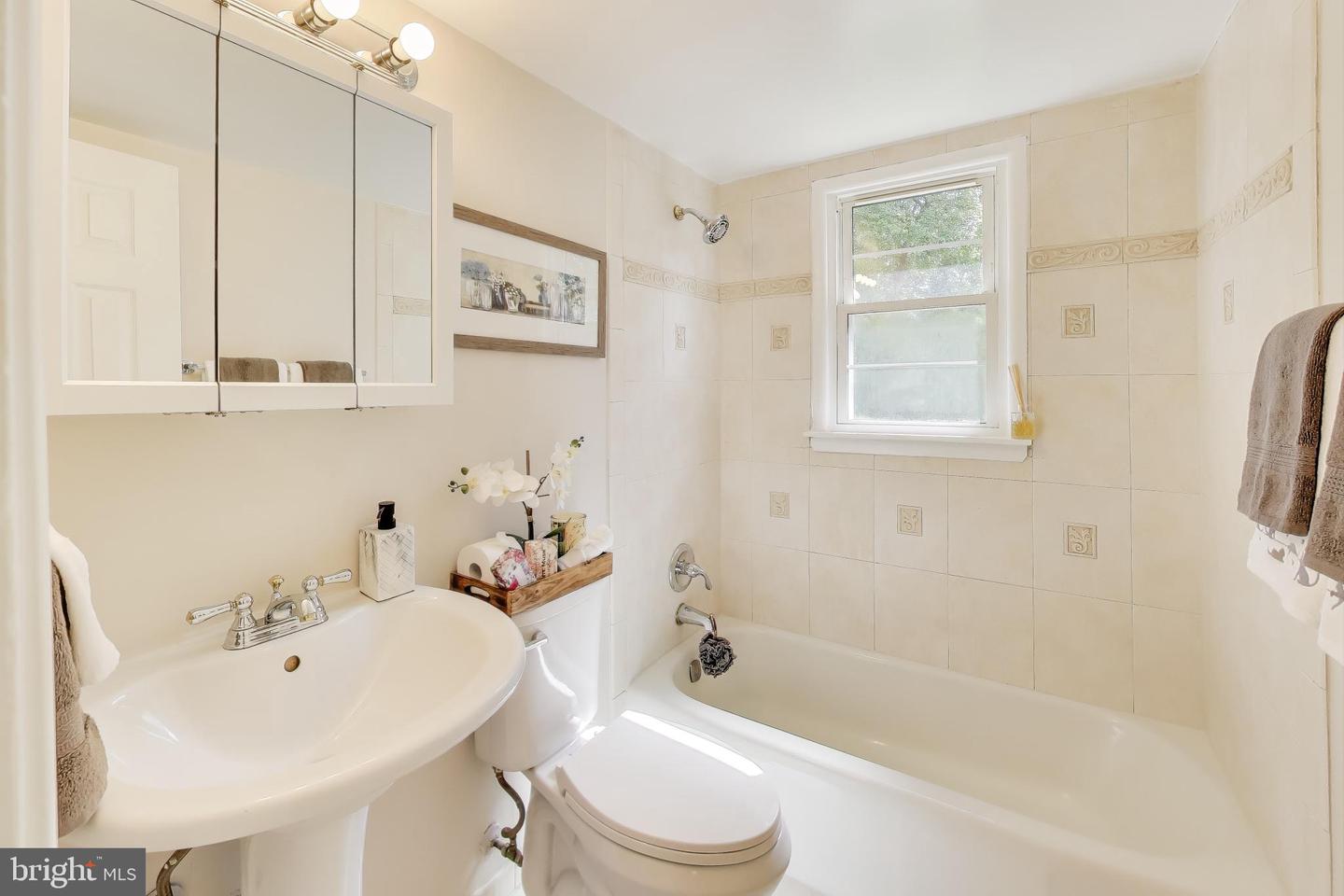 2107 PATRICK ST, WOODBRIDGE, Virginia 22191, 4 Bedrooms Bedrooms, ,2 BathroomsBathrooms,Residential,For sale,2107 PATRICK ST,VAPW2105370 MLS # VAPW2105370