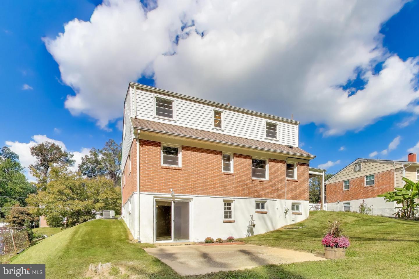 2107 PATRICK ST, WOODBRIDGE, Virginia 22191, 4 Bedrooms Bedrooms, ,2 BathroomsBathrooms,Residential,For sale,2107 PATRICK ST,VAPW2105370 MLS # VAPW2105370