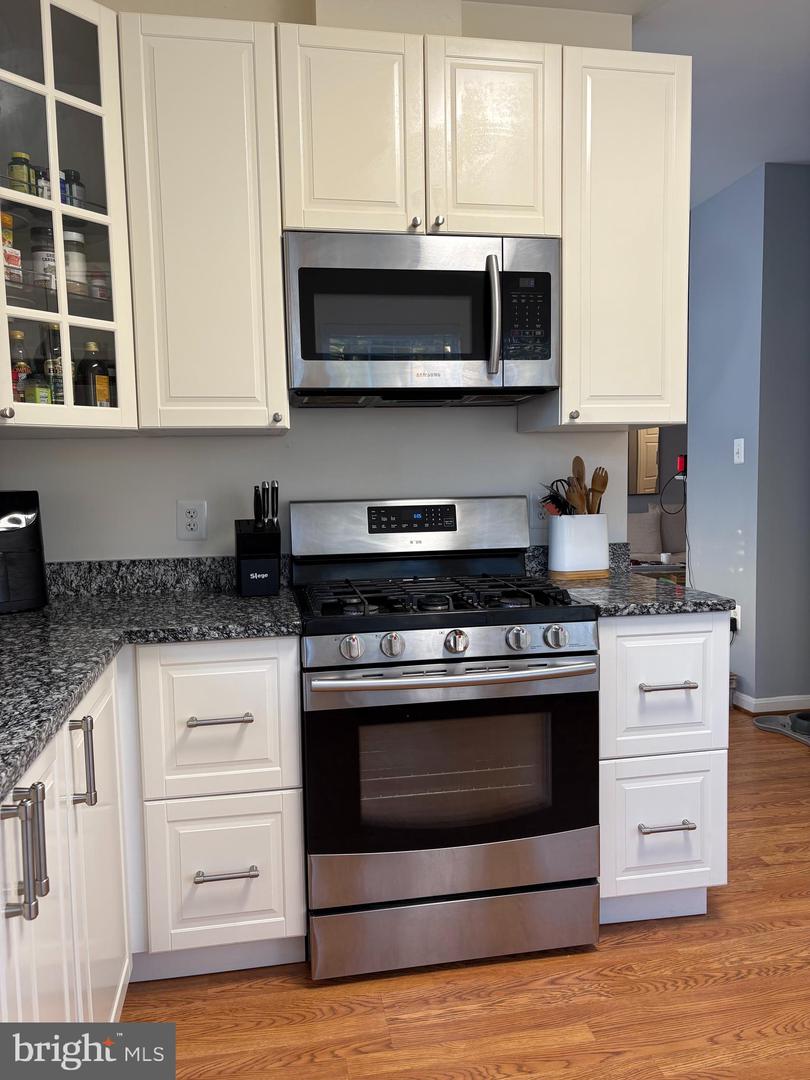 4139 FOUNTAINSIDE LN #F-301, FAIRFAX, Virginia 22030, 3 Bedrooms Bedrooms, ,2 BathroomsBathrooms,Residential,For sale,4139 FOUNTAINSIDE LN #F-301,VAFX2272678 MLS # VAFX2272678
