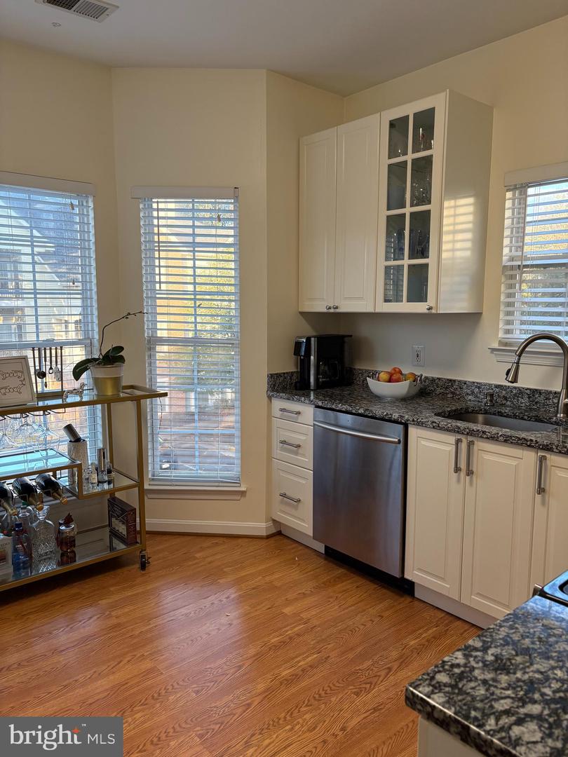 4139 FOUNTAINSIDE LN #F-301, FAIRFAX, Virginia 22030, 3 Bedrooms Bedrooms, ,2 BathroomsBathrooms,Residential,For sale,4139 FOUNTAINSIDE LN #F-301,VAFX2272678 MLS # VAFX2272678