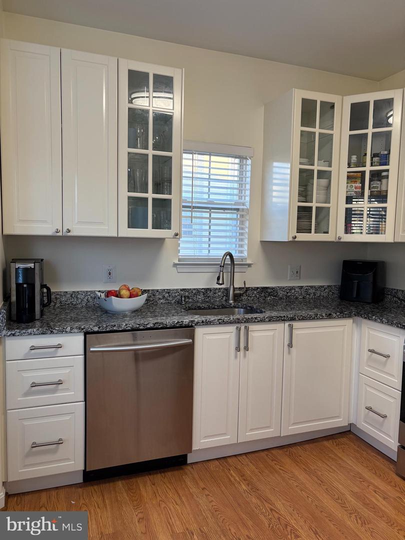 4139 FOUNTAINSIDE LN #F-301, FAIRFAX, Virginia 22030, 3 Bedrooms Bedrooms, ,2 BathroomsBathrooms,Residential,For sale,4139 FOUNTAINSIDE LN #F-301,VAFX2272678 MLS # VAFX2272678