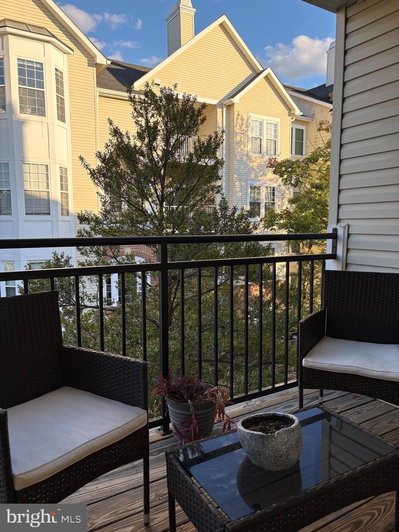 4139 FOUNTAINSIDE LN #F-301, FAIRFAX, Virginia 22030, 3 Bedrooms Bedrooms, ,2 BathroomsBathrooms,Residential,For sale,4139 FOUNTAINSIDE LN #F-301,VAFX2272678 MLS # VAFX2272678