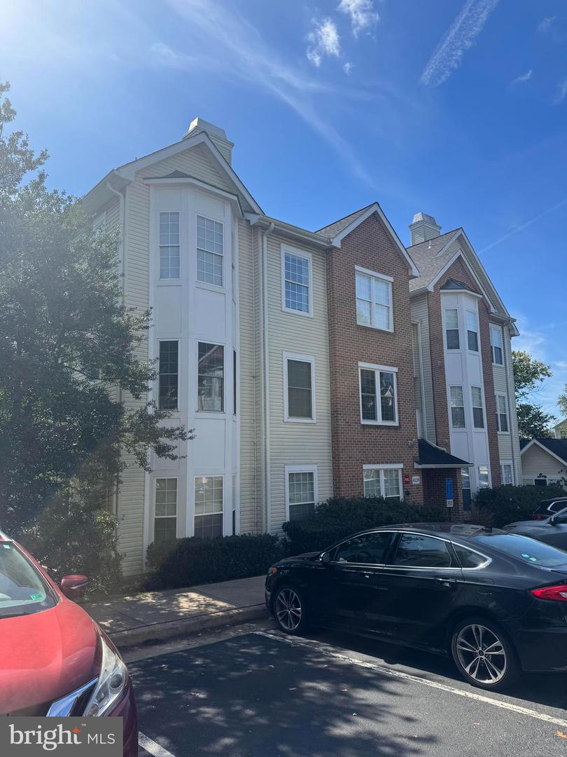 4139 FOUNTAINSIDE LN #F-301, FAIRFAX, Virginia 22030, 3 Bedrooms Bedrooms, ,2 BathroomsBathrooms,Residential,For sale,4139 FOUNTAINSIDE LN #F-301,VAFX2272678 MLS # VAFX2272678