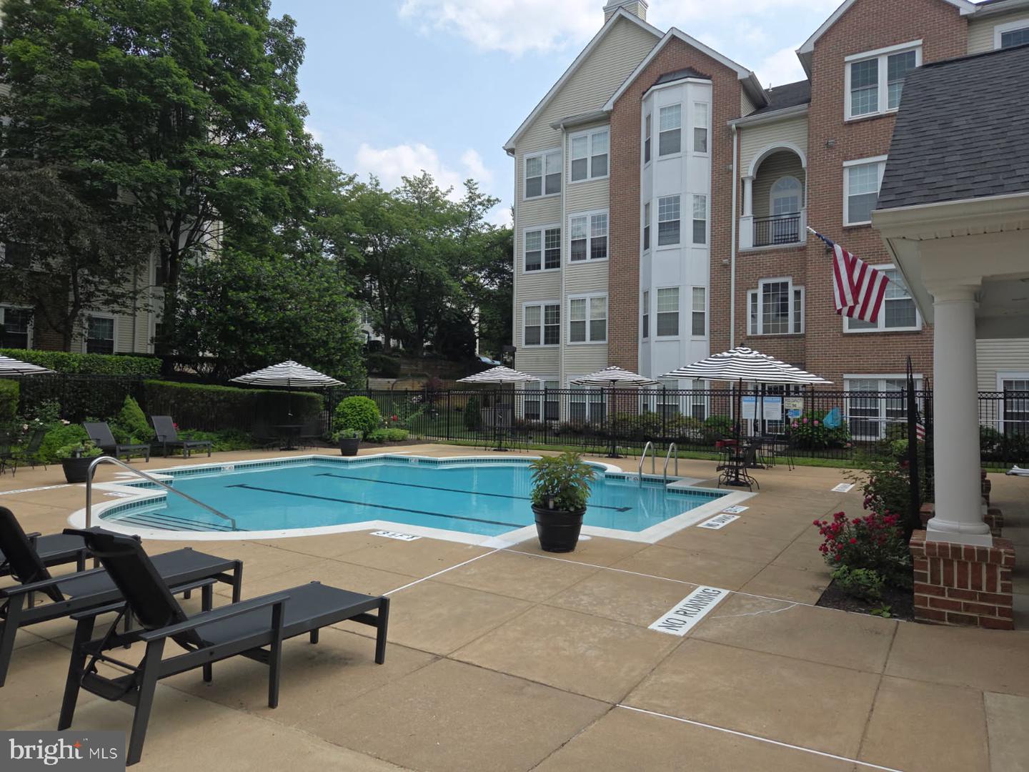 4139 FOUNTAINSIDE LN #F-301, FAIRFAX, Virginia 22030, 3 Bedrooms Bedrooms, ,2 BathroomsBathrooms,Residential,For sale,4139 FOUNTAINSIDE LN #F-301,VAFX2272678 MLS # VAFX2272678