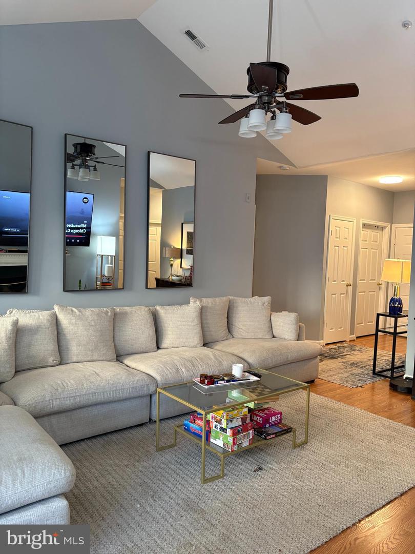 4139 FOUNTAINSIDE LN #F-301, FAIRFAX, Virginia 22030, 3 Bedrooms Bedrooms, ,2 BathroomsBathrooms,Residential,For sale,4139 FOUNTAINSIDE LN #F-301,VAFX2272678 MLS # VAFX2272678