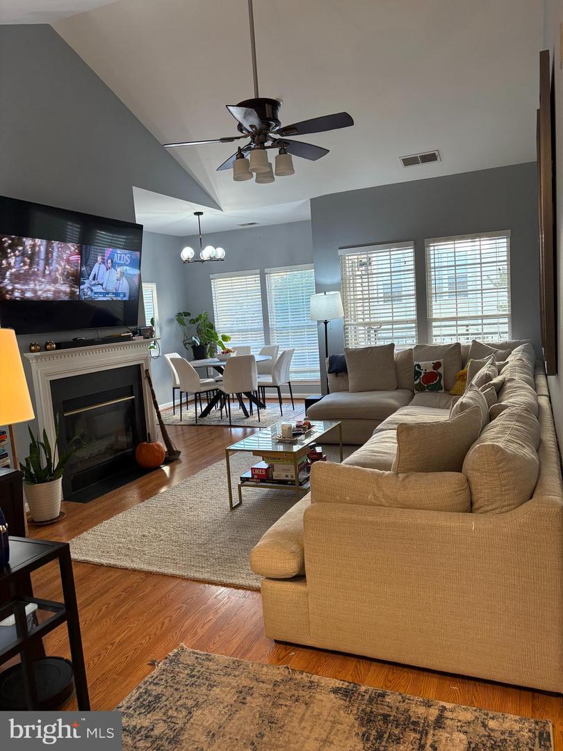 4139 FOUNTAINSIDE LN #F-301, FAIRFAX, Virginia 22030, 3 Bedrooms Bedrooms, ,2 BathroomsBathrooms,Residential,For sale,4139 FOUNTAINSIDE LN #F-301,VAFX2272678 MLS # VAFX2272678