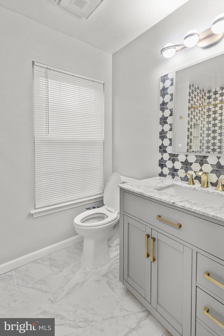 4528 WAVERLY CROSSING LN, CHANTILLY, Virginia 20151, 4 Bedrooms Bedrooms, ,3 BathroomsBathrooms,Residential,For sale,4528 WAVERLY CROSSING LN,VAFX2273186 MLS # VAFX2273186