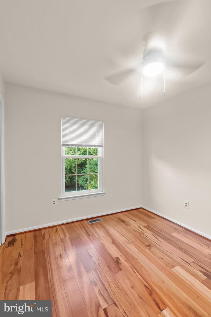 4528 WAVERLY CROSSING LN, CHANTILLY, Virginia 20151, 4 Bedrooms Bedrooms, ,3 BathroomsBathrooms,Residential,For sale,4528 WAVERLY CROSSING LN,VAFX2273186 MLS # VAFX2273186